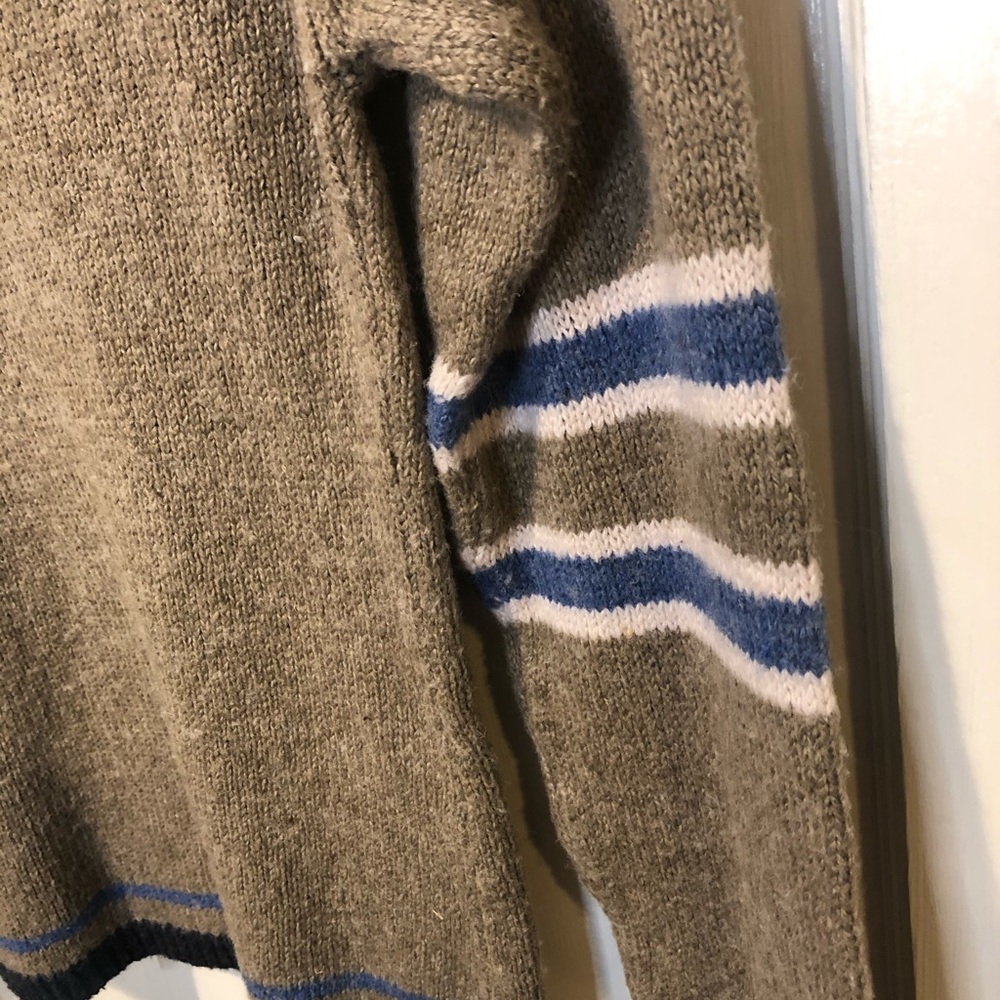 V-neck sweater - Picture 3 of 4